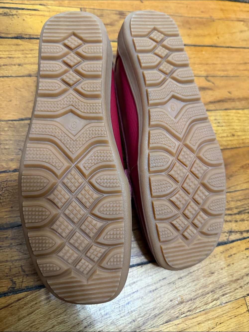NWOB ChicStride Red Leather Loafers size 9 - Picture 2 of 4